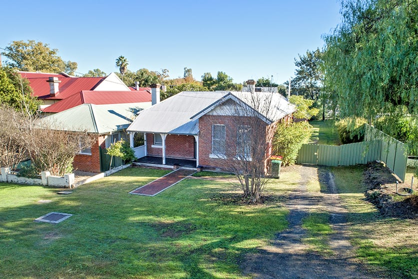 Click to view all images 4 Darling St Tamworth NSW 2340 - Image 3
