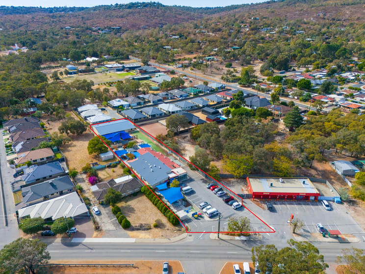 Click to view all images 17a Anderson Road Forrestfield WA 6058 - Image 2