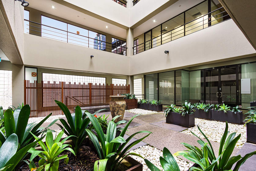 Click to view all images Unit/110/20-22 St Kilda Road St Kilda VIC 3182 - Image 3