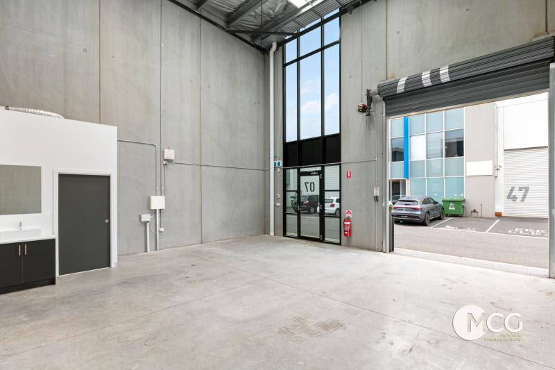 Click to view all images 7/40C Wallace Ave Point Cook VIC 3030 - Image 2