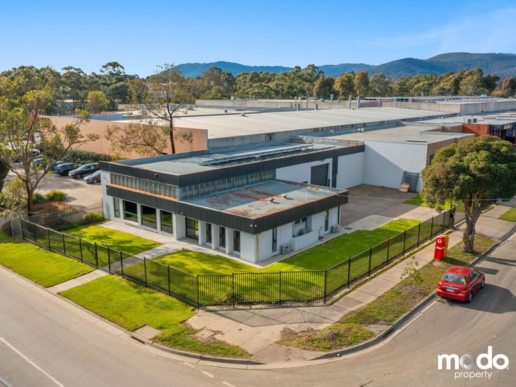 Click to view all images 1 Woodbine Court Wantirna South VIC 3152 - Image 2
