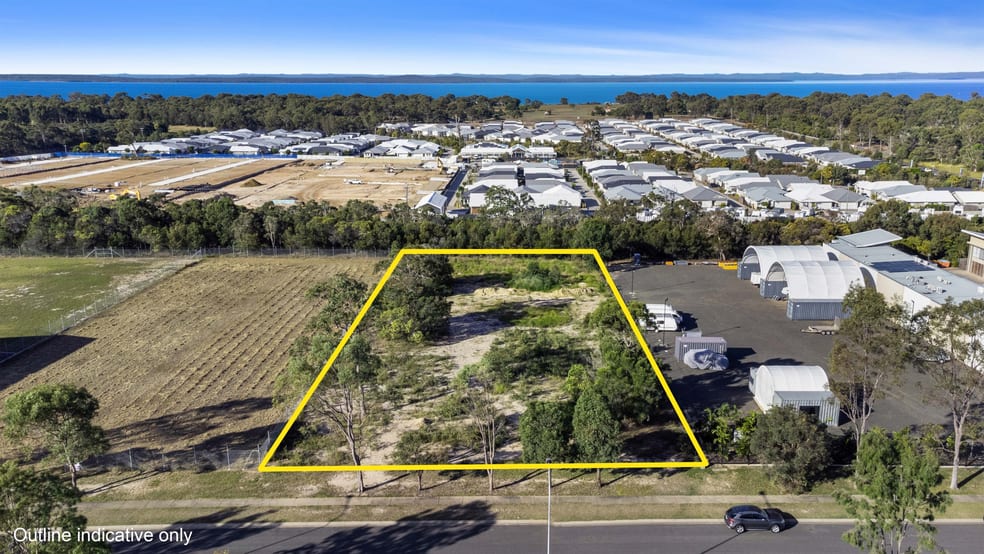 Click to view all images 7 Southern Cross Circuit Urangan QLD 4655 - Image 3