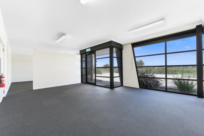 Click to view all images Unit 2/54-56 Centre Road Hallam VIC 3803 - Image 2
