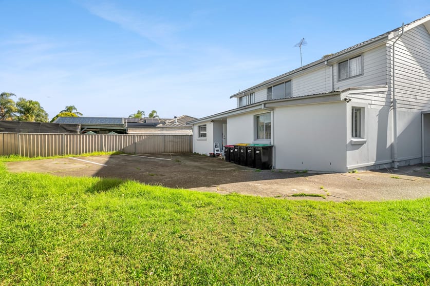 Click to view all images 8 Atlanta Place Casula NSW 2170 - Image 3