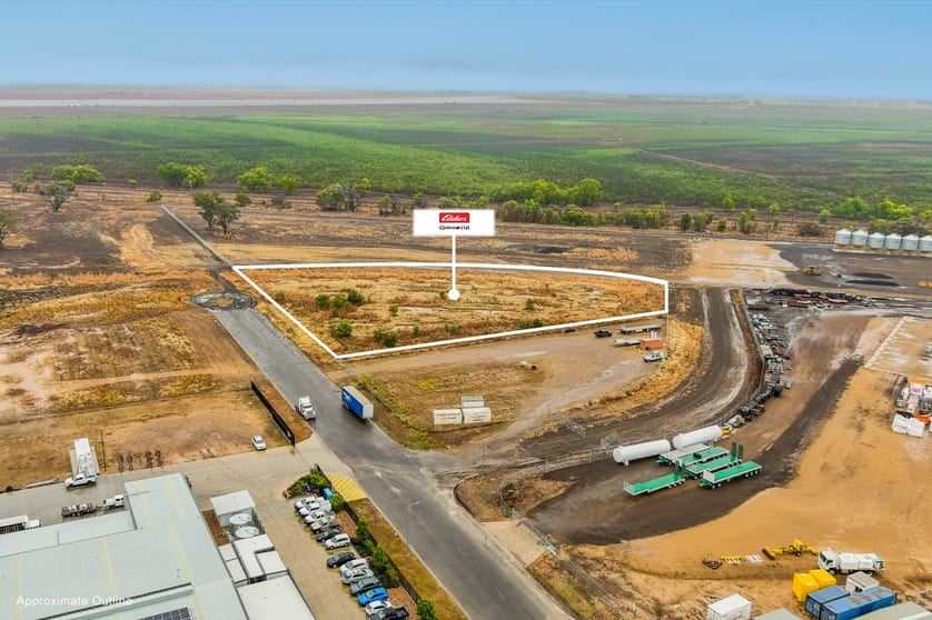 Click to view all images 24 Sir Leslie Wilson Dr Emerald QLD 4720 - Image 2