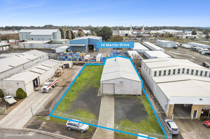 Click to view all images 14 Martin Drive Delacombe VIC 3356 - Image 1