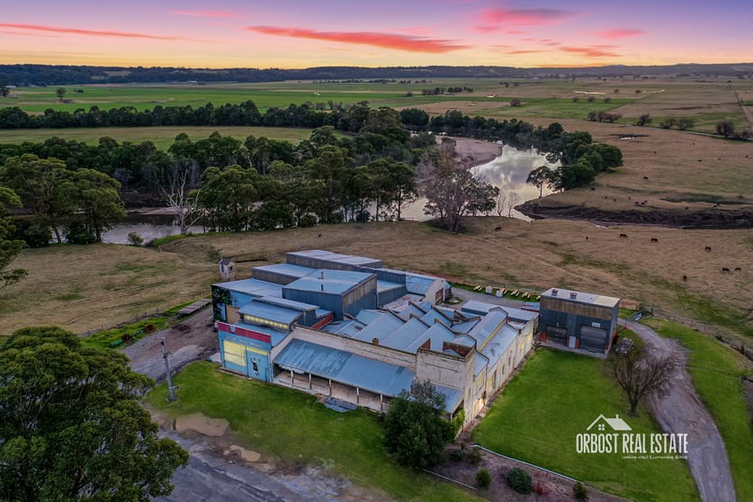 Click to view all images 7 Forest Road Orbost VIC 3888 - Image 2