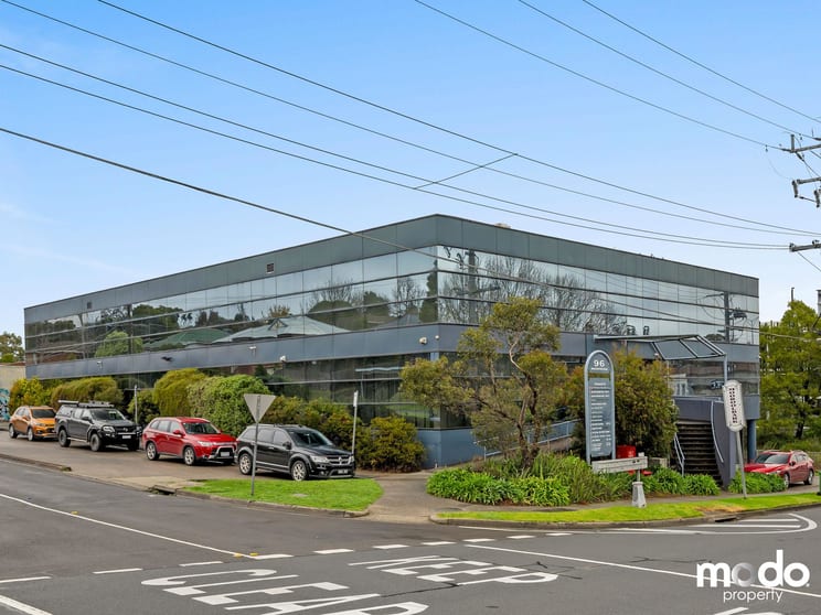 Click to view all images 4/96 Manchester Road Mooroolbark VIC 3138 - Image 3