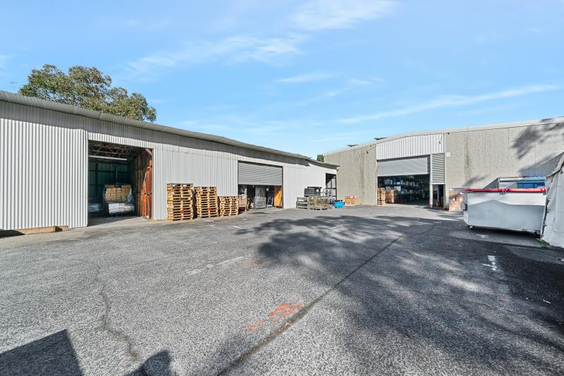 Click to view all images Whole building/1 Catamaran Drive Fountaindale NSW 2258 - Image 2