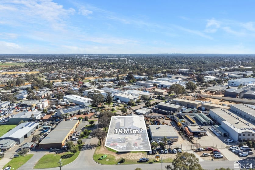 Click to view all images 1 Keates Road Armadale WA 6112 - Image 2