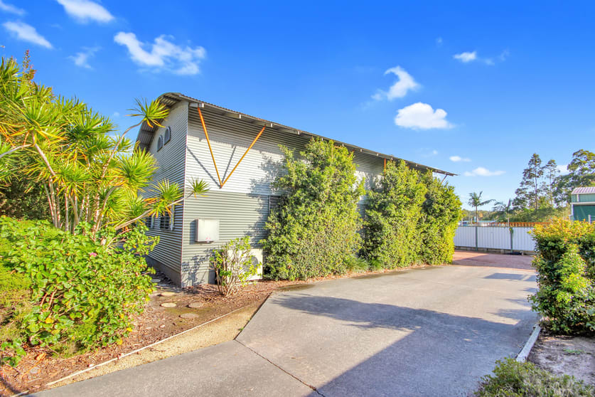 Click to view all images 453 Ocean Drive Laurieton NSW 2443 - Image 3
