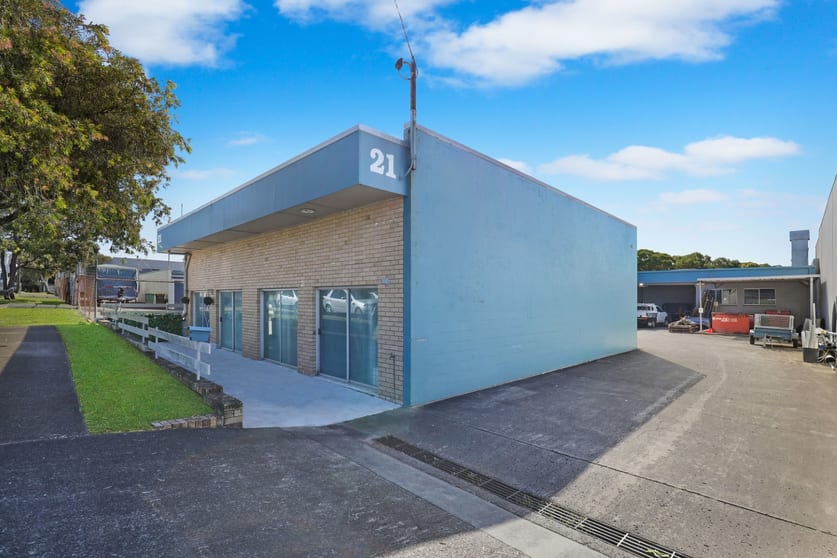 Click to view all images 21 Allen Street Moffat Beach QLD 4551 - Image 3