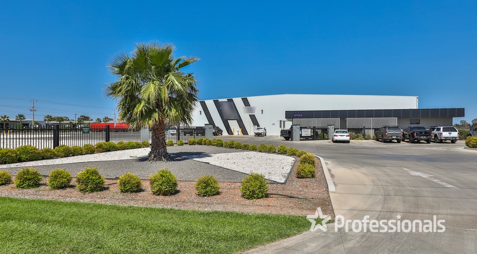 Click to view all images 590 Benetook Avenue Mildura VIC 3500 - Image 1