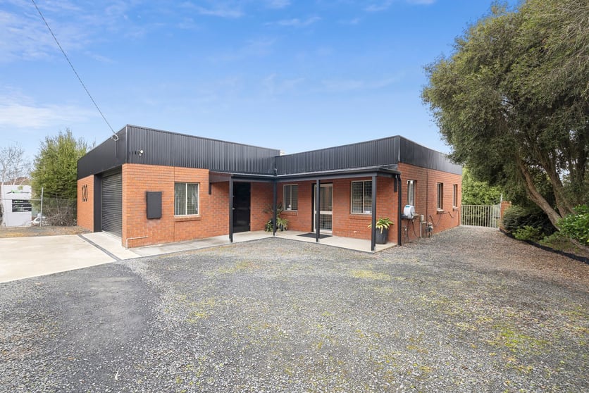Click to view all images 120 Fussell Street Ballarat East VIC 3350 - Image 2