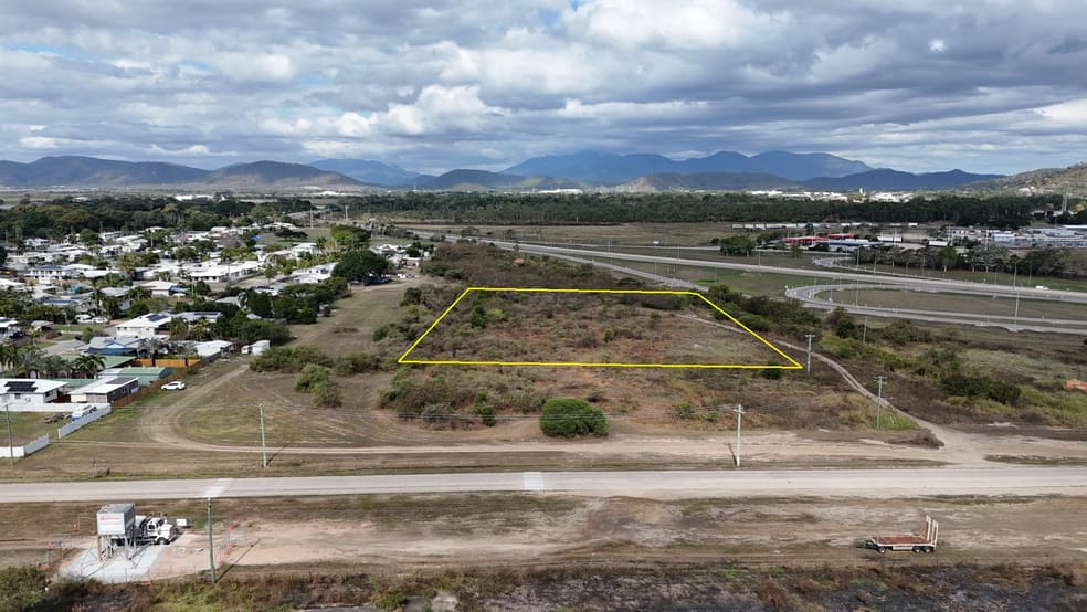 Click to view all images 13 Dolby Street Cluden QLD 4811 - Image 3