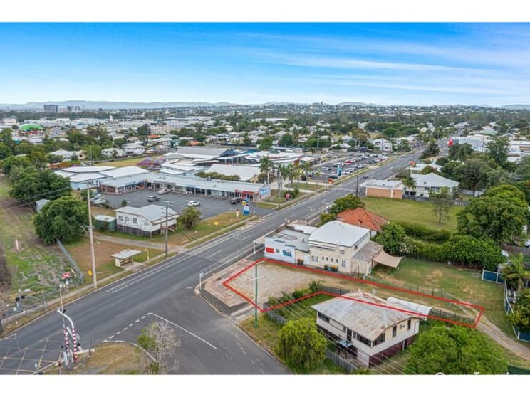 Click to view all images 52 Main Street Park Avenue QLD 4701 - Image 2