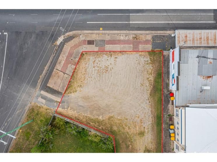 Click to view all images 52 Main Street Park Avenue QLD 4701 - Image 3