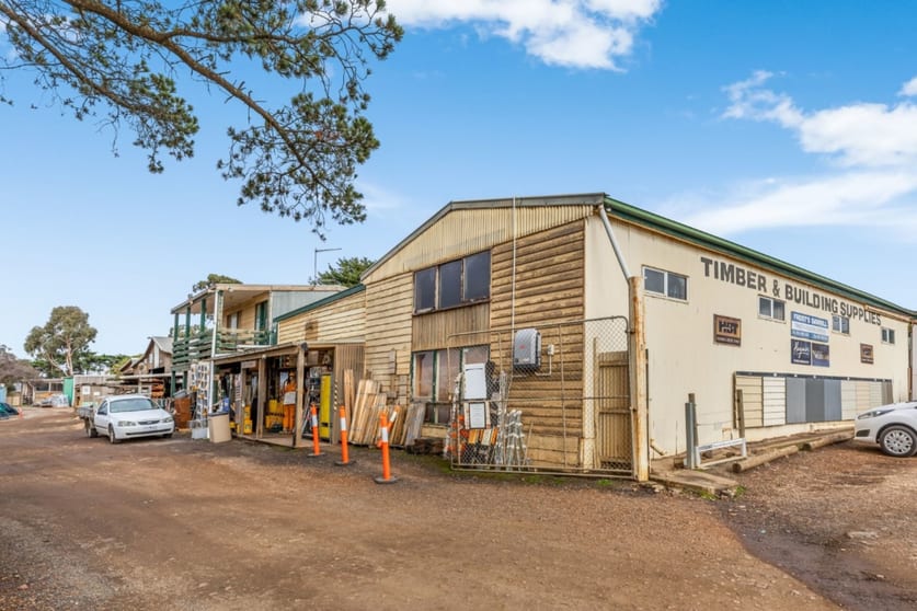 Click to view all images 8 & 21 Sawmill Lane Monegeetta VIC 3433 - Image 3