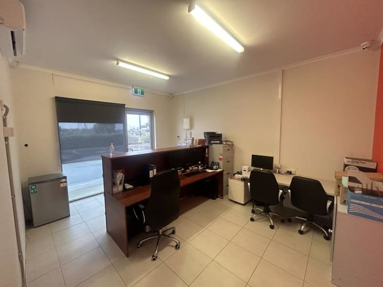 Click to view all images 3/1 Merino Entrance Cockburn Central WA 6164 - Image 2