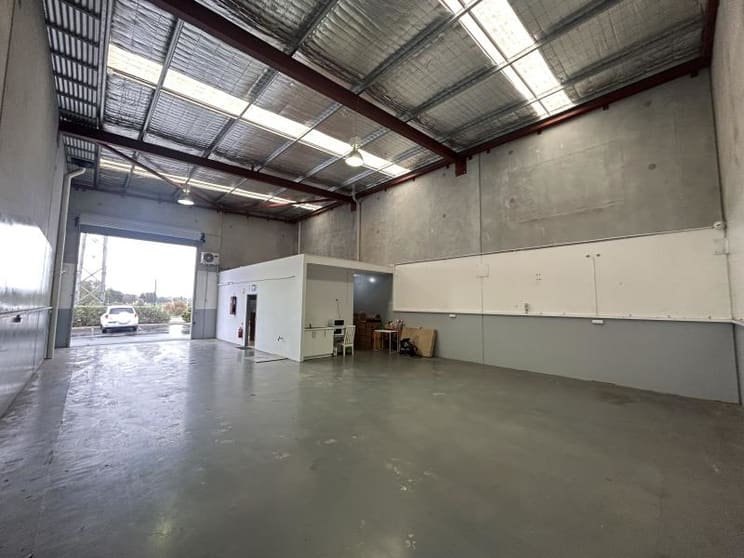 Click to view all images 3/1 Merino Entrance Cockburn Central WA 6164 - Image 3