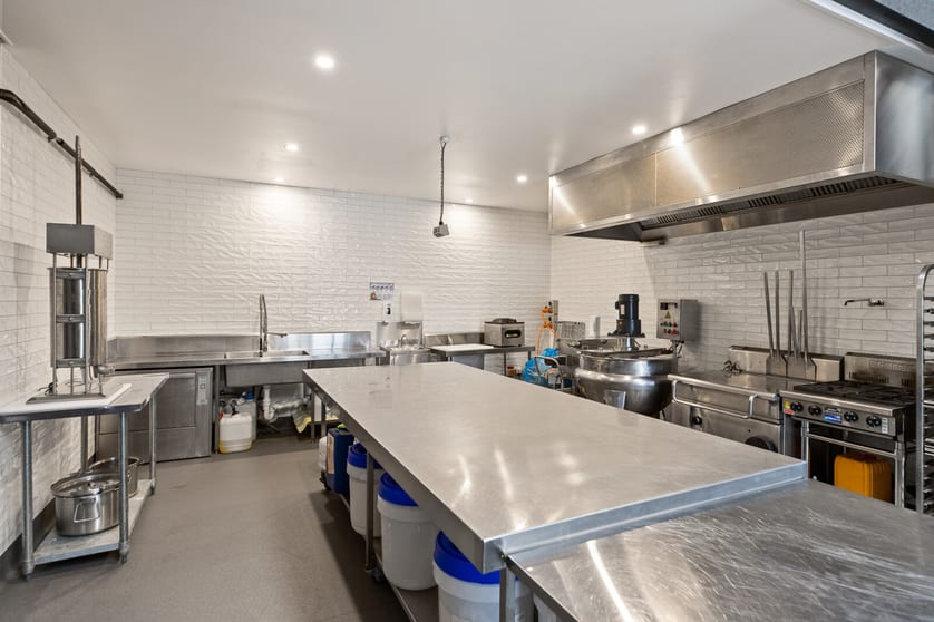 Click to view all images 2/70 Centennial Circuit Byron Bay NSW 2481 - Image 3