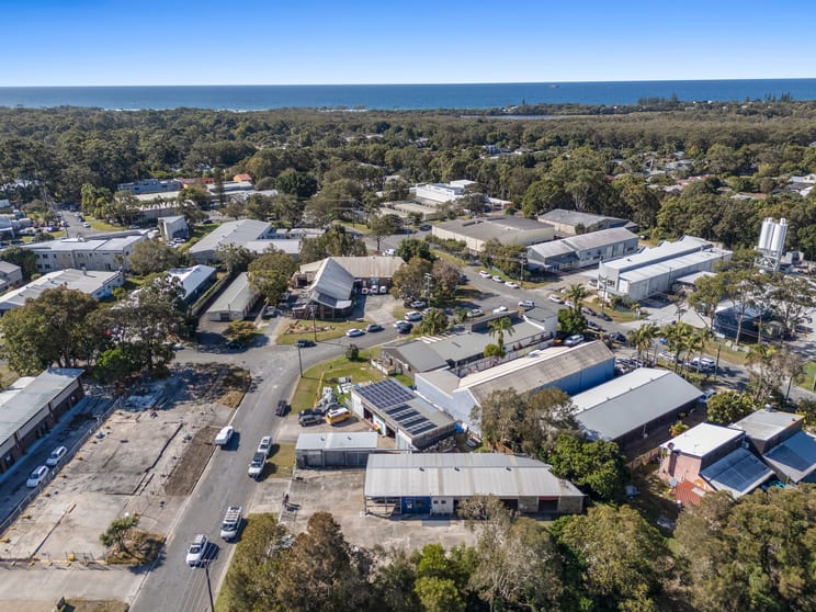 Click to view all images 12 & 14 Grevillea Street Byron Bay NSW 2481 - Image 2