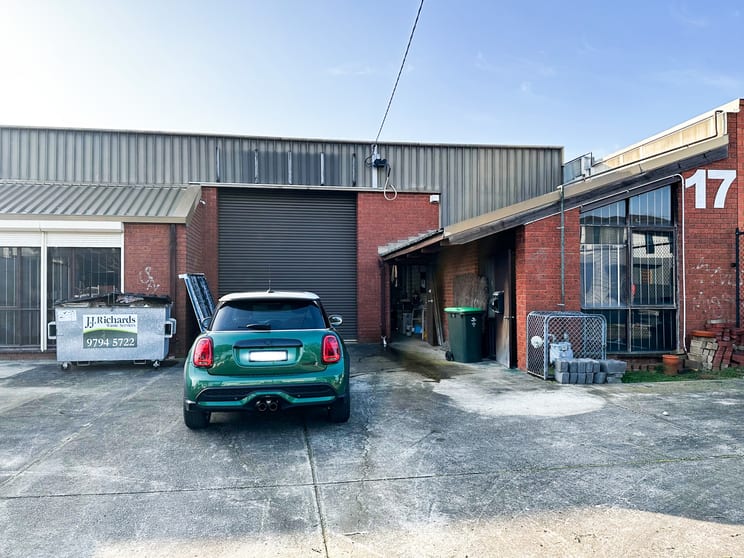 17 Govan Street Seaford VIC 3198 - Image 1
