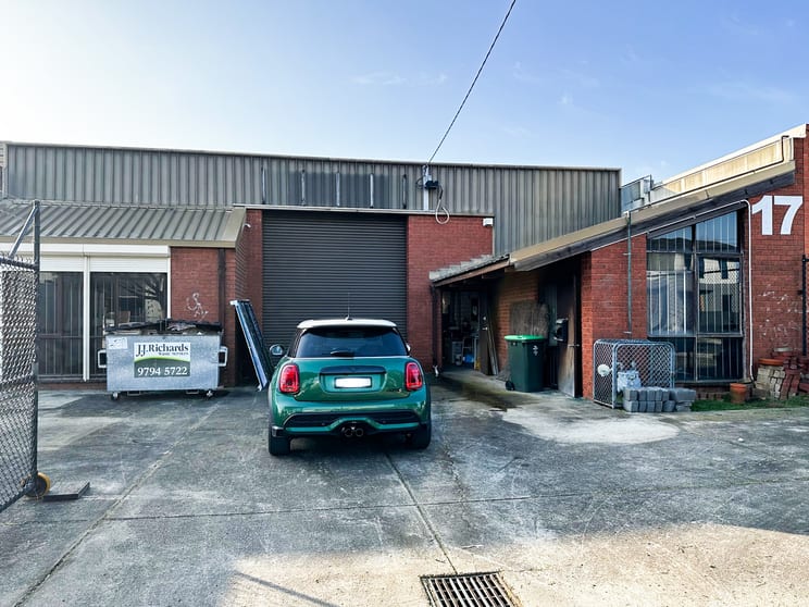 17 Govan Street Seaford VIC 3198 - Image 2