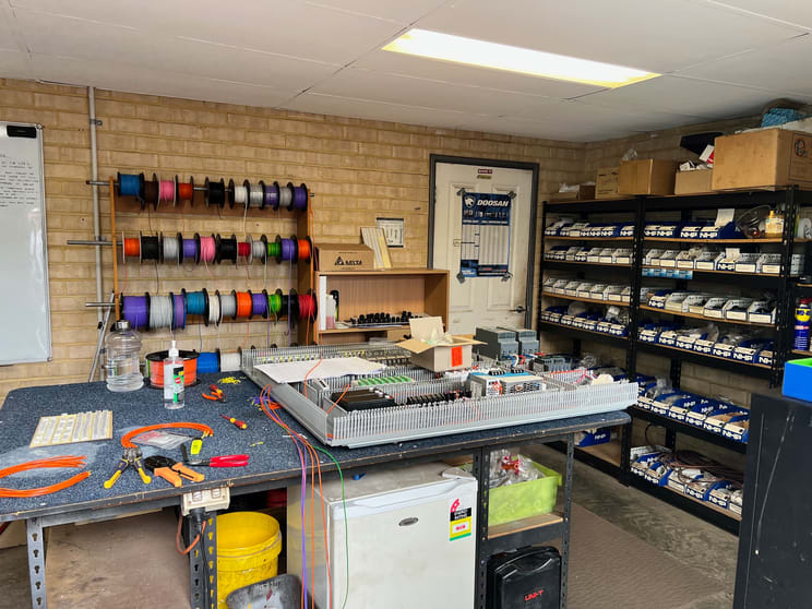 Click to view all images 86 Beringarra Avenue Malaga WA 6090 - Image 3