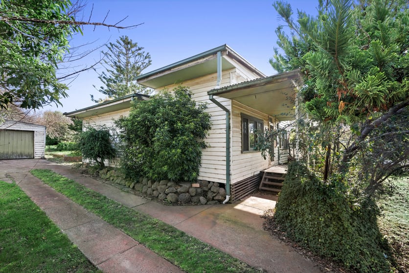 Click to view all images 18 Aitken Street Sunbury VIC 3429 - Image 2