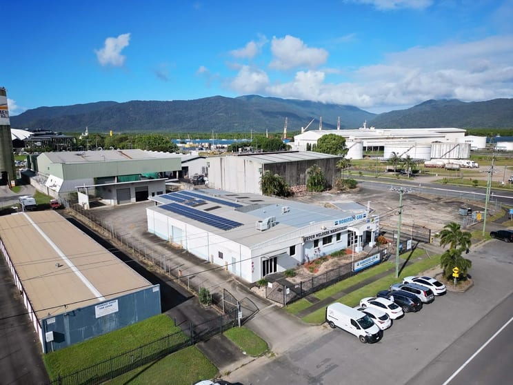 Click to view all images 68-74 Bunda Street Portsmith QLD 4870 - Image 2