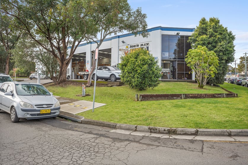 Click to view all images 247 Nolan Street Unanderra NSW 2526 - Image 1
