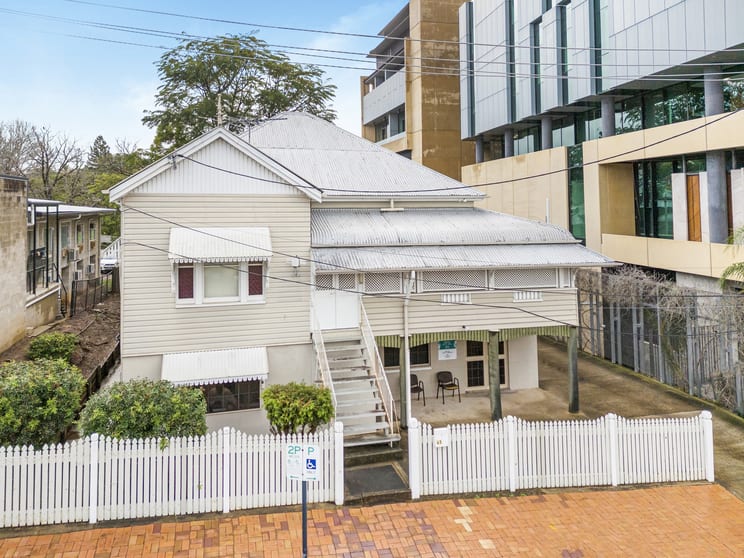 Click to view all images 45 Ellenborough Street Ipswich QLD 4305 - Image 1