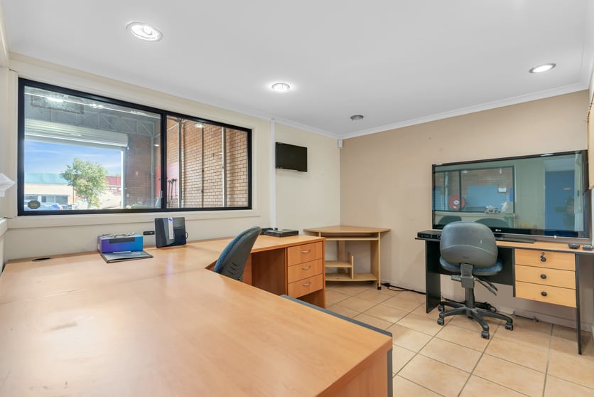 Click to view all images 1/13 Commerce Avenue Warana QLD 4575 - Image 3