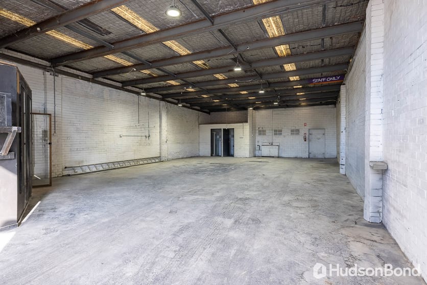 Click to view all images 4/2 Canterbury Road Braeside VIC 3195 - Image 3