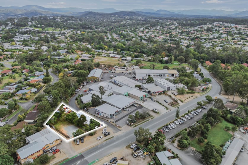 Click to view all images 1/131 & 1152 Bunya Rd Arana Hills QLD 4054 - Image 1