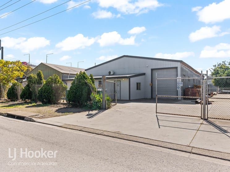 Click to view all images 201 South Terrace Wingfield SA 5013 - Image 2