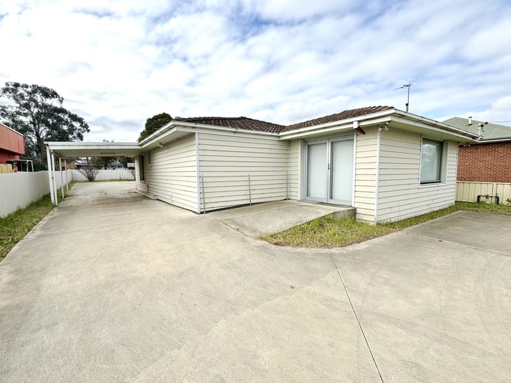 Click to view all images 13 Lovell Street Young NSW 2594 - Image 1