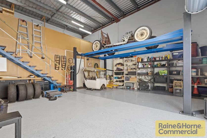 Click to view all images 2/37 Queens Road Everton Hills QLD 4053 - Image 2