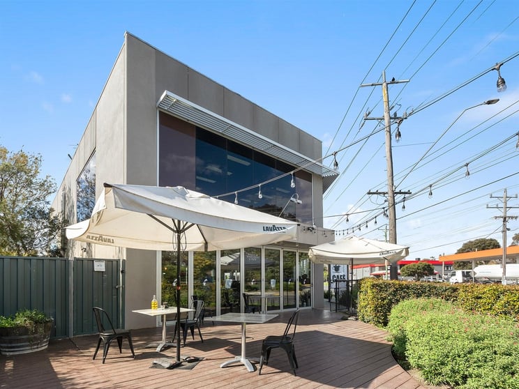 Cafe/125 Highbury Road Burwood VIC 3125 - Image 1