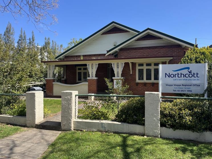 Click to view all images 124 Peter Street/124 Peter Street Wagga Wagga NSW 2650 - Image 1