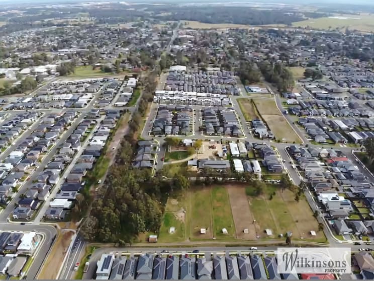 Click to view all images 219 Garfield Road East Grantham Farm NSW 2765 - Image 2