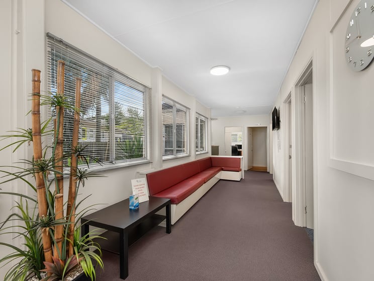 Click to view all images 618 Moggill Road Chapel Hill QLD 4069 - Image 2