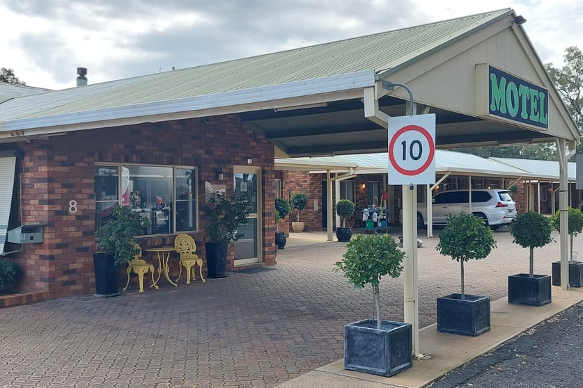 Click to view all images 8 Hargraves Lane Gilgandra NSW 2827 - Image 1