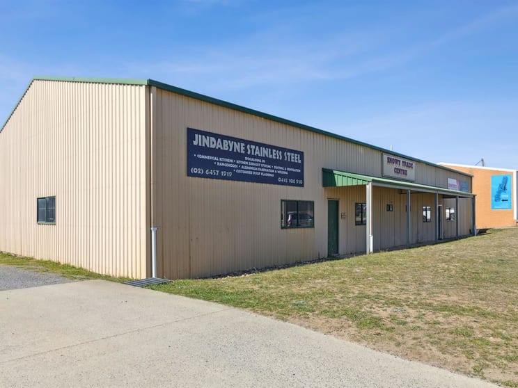 Click to view all images 22 Lee Avenue Jindabyne NSW 2627 - Image 3