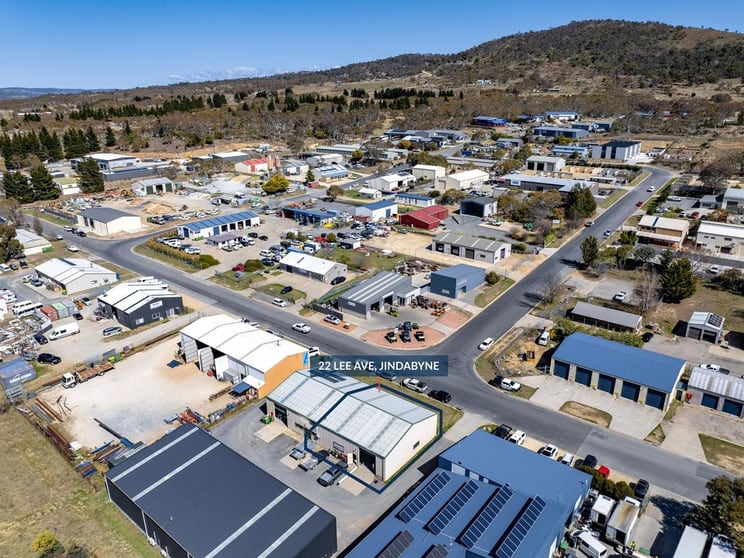 Click to view all images 22 Lee Avenue Jindabyne NSW 2627 - Image 2