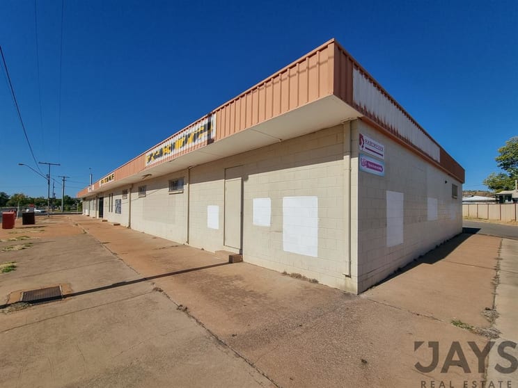 Click to view all images 43 Sunset Drive Mount Isa QLD 4825 - Image 2