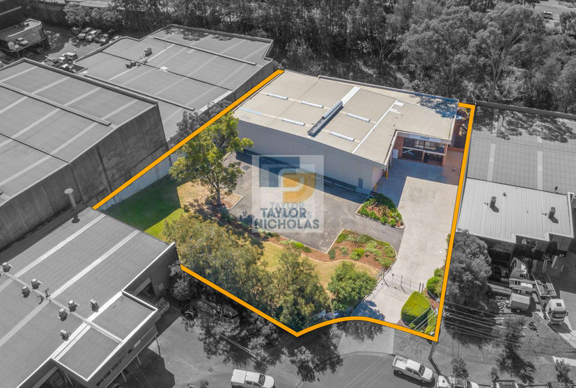 Click to view all images 21 Prince William Drive Seven Hills NSW 2147 - Image 2