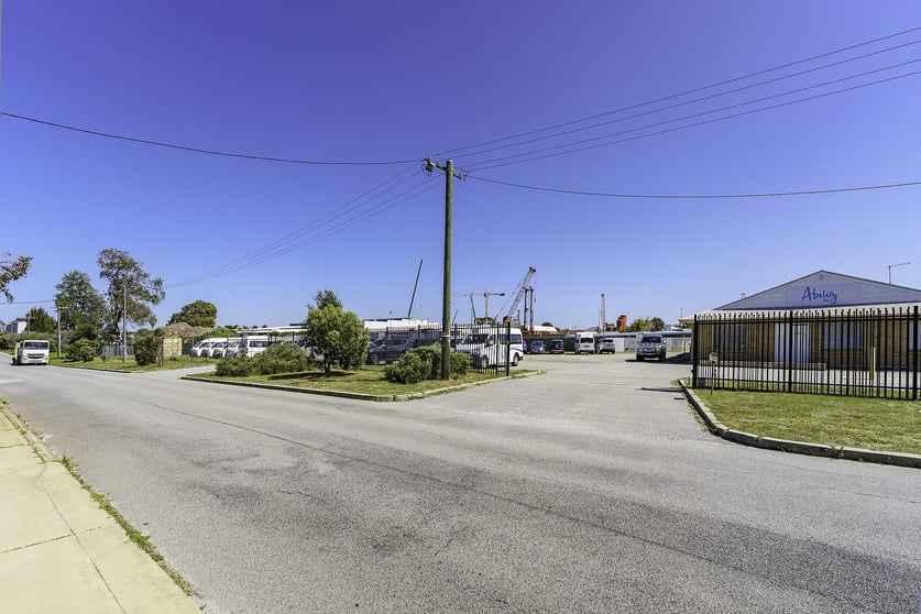 Click to view all images 122-124 Mills Street Welshpool WA 6106 - Image 3