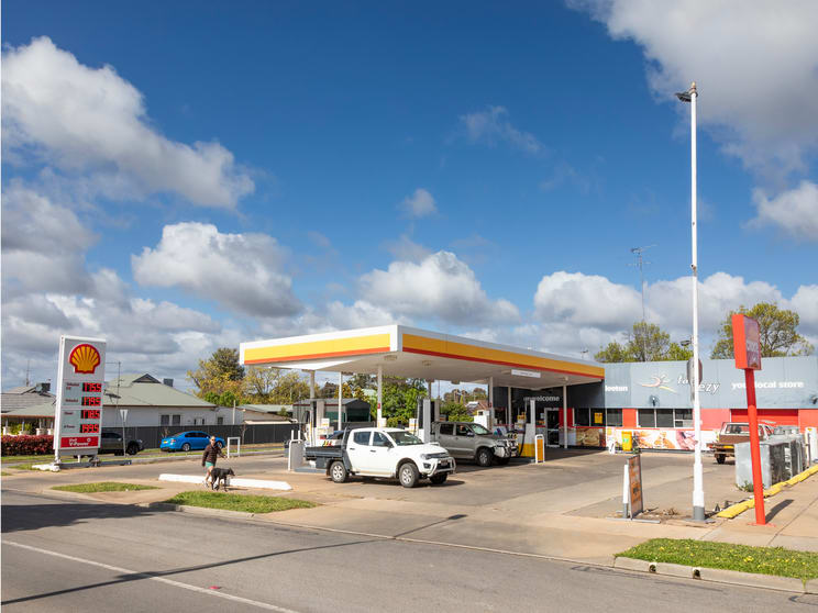 98 Kurrajong Avenue Leeton NSW 2705 - Image 3